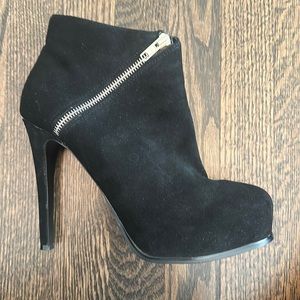 Black suede zipper Steve Madden booties